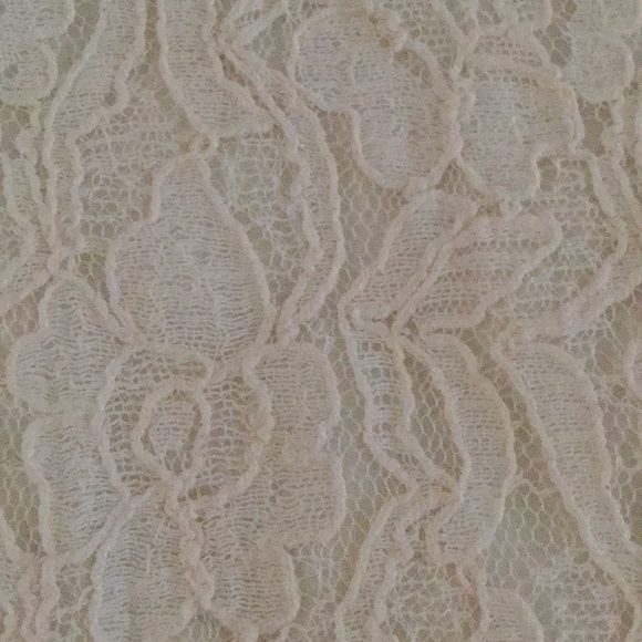 PEEK lace shirt. - Picture 2 of 3